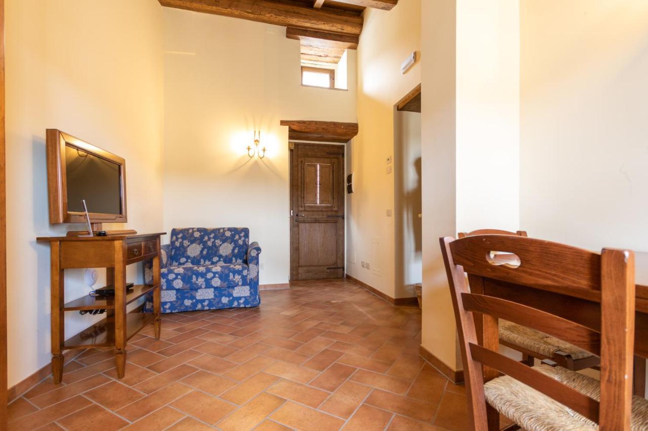 Borgotufi Albergo Diffuso Castel del Giudice Esterno foto
