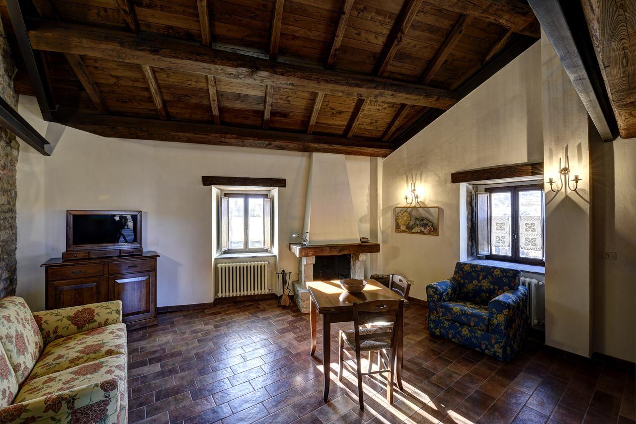 Borgotufi Albergo Diffuso Castel del Giudice Esterno foto