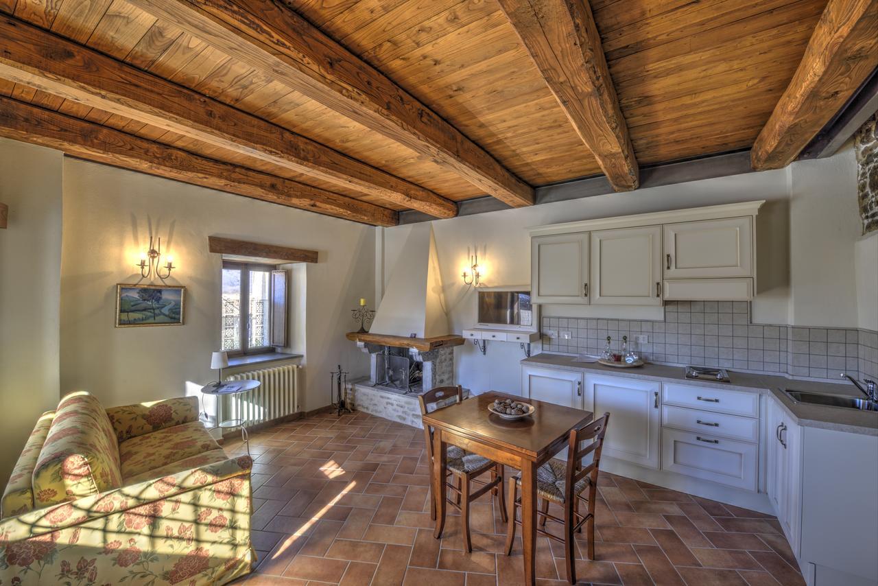 Borgotufi Albergo Diffuso Castel del Giudice Esterno foto