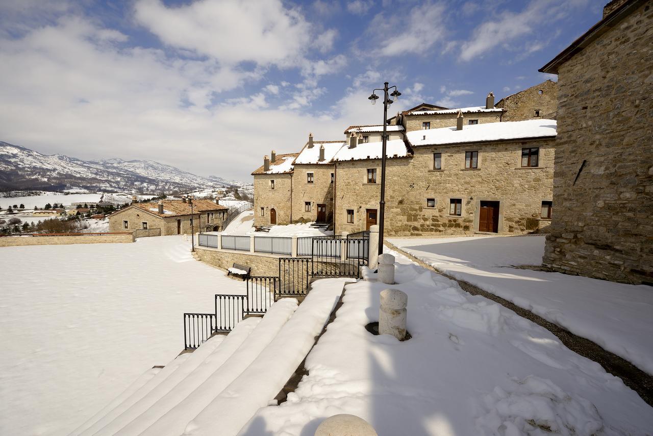 Borgotufi Albergo Diffuso Castel del Giudice Esterno foto