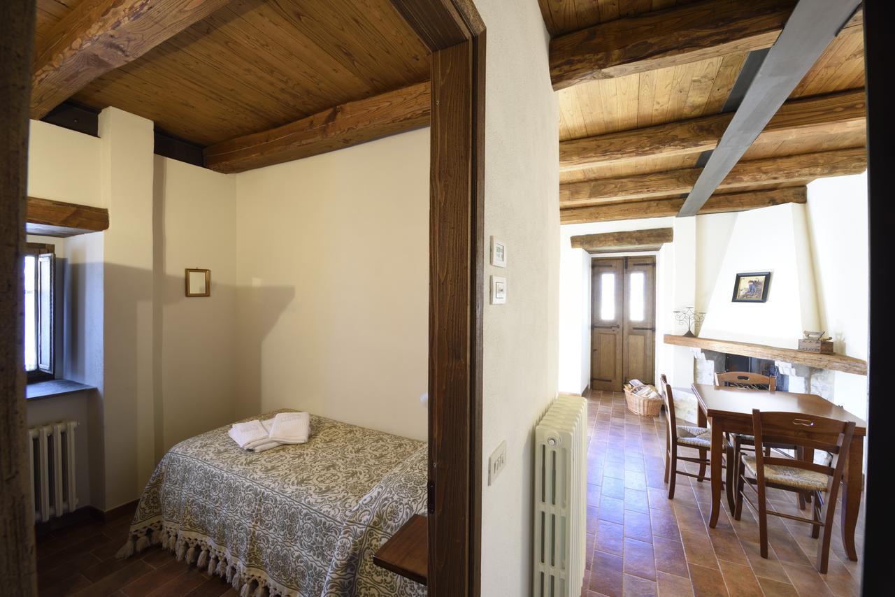 Borgotufi Albergo Diffuso Castel del Giudice Esterno foto