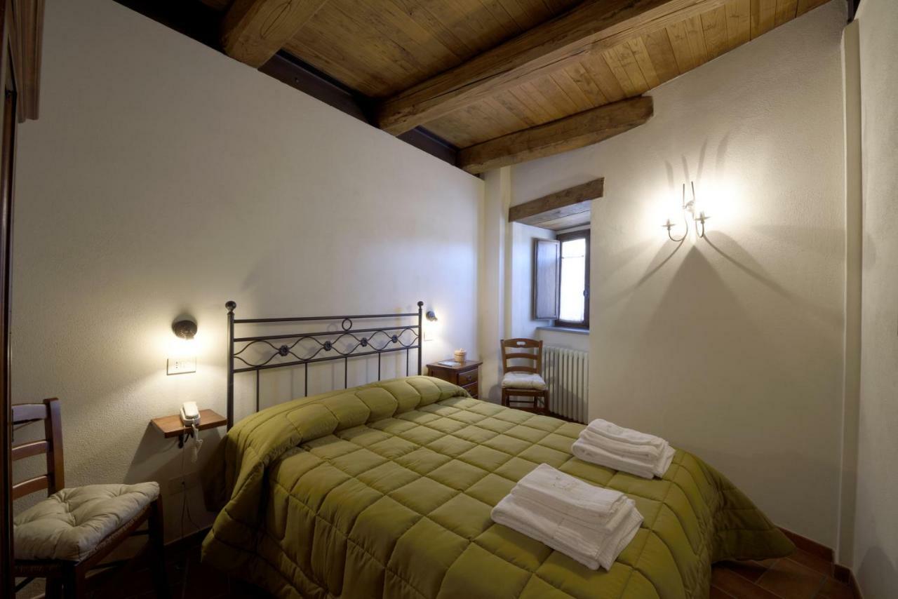 Borgotufi Albergo Diffuso Castel del Giudice Esterno foto