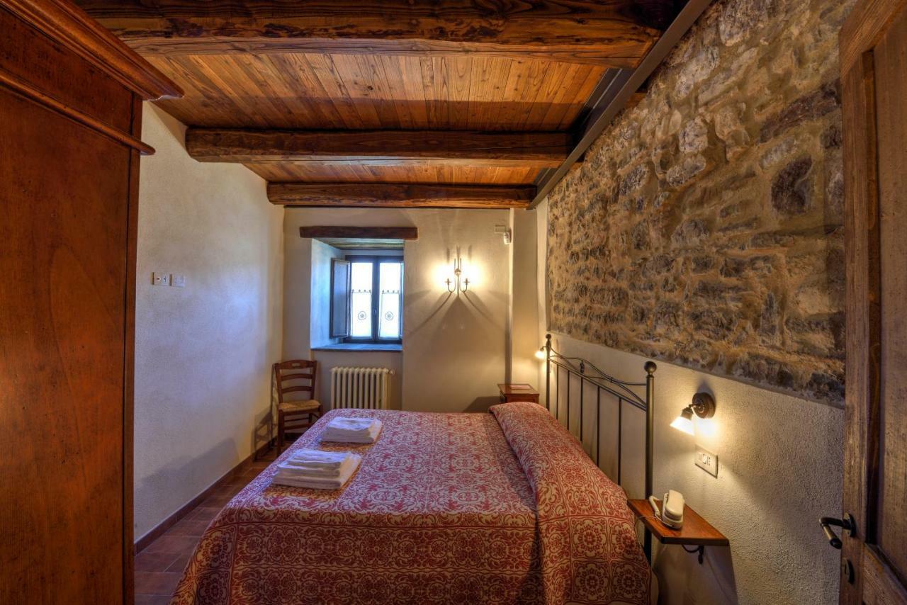 Borgotufi Albergo Diffuso Castel del Giudice Esterno foto